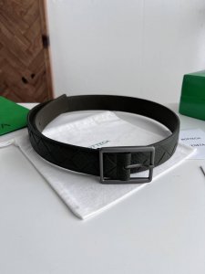 Bv 2026最新款男士编织腰带 纯手工Intreccio大格子编织 意大利原厂荔枝纹小牛皮 搭配真空枪色针扣 侧面带标识 宽度35Mm 颜色: 原野绿 DDD