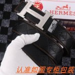 男士腰带：爱马仕 原单 男士皮带：百分百头层牛皮，保证真皮。24K纯钢扣双面可用专柜同等质量， 送人自用首选 包装： 请认准如图专柜包装，赠送打孔器，银联发票，