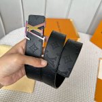 寬度：40Mm Lv Pyrmide Truck L Oeii雙面腰帶 驢家 海外原單代特供 面為進口小牛皮壓飾有標誌性品牌圖案效果工藝 原廠配色柔軟小牛皮底