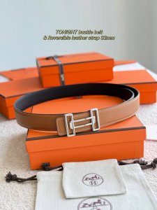 Tonight 精品五金 搭配进口Epsom皮 宽度32Mm 以其精湛工艺高品质材料和经典设计备受推崇 是男士腰带顶级选择 简约大气 适合商务和休闲场合 产品手