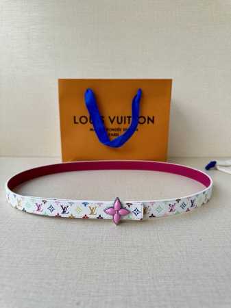 特 2.0宽Lv Mini Flowergram 双面腰带取材 Monogram 帆布和缝线皮革，以尖瓣 Monogram 花卉搭扣映衬榄尖形腰带末端，为纤细设 - 点击图像关闭