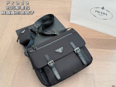 普拉达Prada邮差包 在时尚中增加柔美感 颜值真的绝绝子 谁看能不心动呢 尺寸 29 22