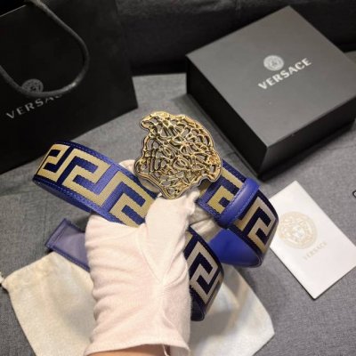 范思哲 宽4.0Cm 新款 Versace此款皮带配有镂空Medusa金银丝搭扣，搭扣四周环绕Greca图案。