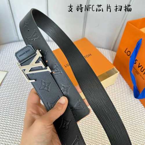 宽度：40Mm 进口ep水波纹衬托原厂小牛皮底压花！饰有高级丝印logo视觉效果 搭配2023冬季最新款配皮五金 双面用