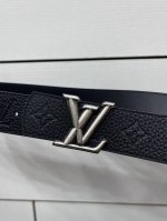 特 Lv.路易威登 全套包装 宽度 40Mm宽度 正品一体铸造五金钢扣 原厂皮料 双面原厂定制进口面料 可送礼自用不错选择