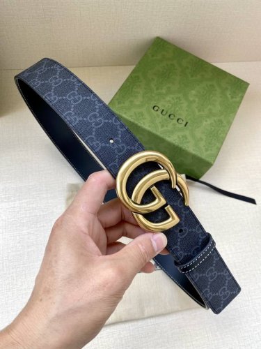 宽度3.8Cm Gucci Gg Supreme帆布腰带，饰以互扣式双 G 带扣。腰带为意大利尺寸， 黑色 蓝色 米色 乌木色 Gg Supreme帆布，采用环