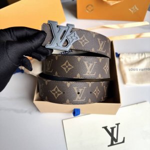 原版包裝 L0Uis Vuitt0N 專櫃最新升級版本 寬度40毫米 精湛工藝定制帆布面料襯托進口小牛皮底 搭配精鋼搭扣 雙面用 經典百搭款