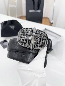 克罗心 宽度4.0Cm 是一款明星网红爱不释手品牌； 采用精选双面头层牛皮制作， 由选料到制作都是经过精心筛选， 搭配复古五金元素点缀。 呈现出独特、个性、潮流