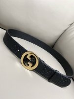 Gucci Biondie 系列 4.0进口牛皮热压技术 这款腰带以黑色皮革匠心打造 缀饰几何造型扣互扣双g款