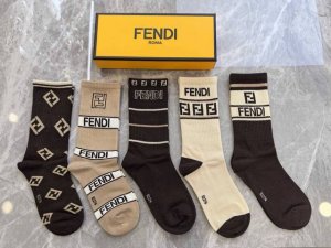 特 Fendi 芬迪Ff新品长筒袜子 一盒五双 超级经典的双F标志，纯棉材质制造，透气舒适，超级Nice超火爆小单品，大牌出街，潮人必备超好搭