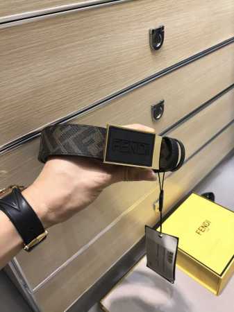 配送专柜包装 打孔针 特 新款 Fd 宽35 Mm 标志造型宽皮带，双色字母板扣式带扣，进口小牛皮搭配经典老花Ff 图案，支持Nfc 芯片 ，镀金表面金属制品， - 点击图像关闭