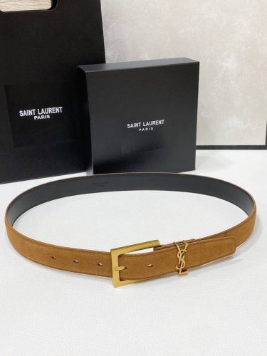 特 Salnt.Laurent.Paris. Le Cassandre粒面羊皮革腰带 腰带搭配可调节加长方扣和le Cassandre环扣。镌刻圣罗兰 Pari