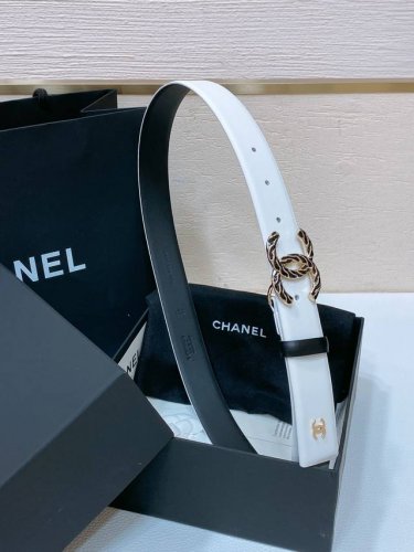 Chanel 24C 树脂黑 与 金色金属 Logo搭扣 黄铜金属进口胎小牛皮带身 尾巴饰有cc 金属手感柔软 细腻 3.0Cm