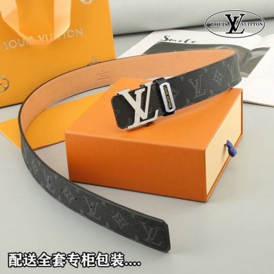 高端品质，实物拍摄 批p 配全套绿色包装 品牌：L V海外代购 扣头材质：精品实心钢扣 带身材质正面：40Mm宽度采用双面进口原