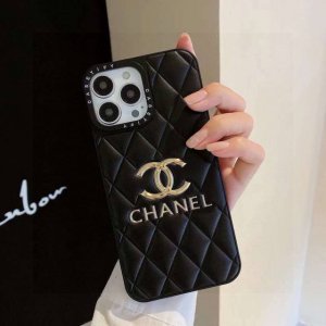 香奈儿压花电镀烫金Logo，二合一贴皮全包手机壳，逼格爆满手感舒适 型号：为了不出现报错型号，请打开本机查看手机设置显示的型号 Iphone16系列更新 Iph
