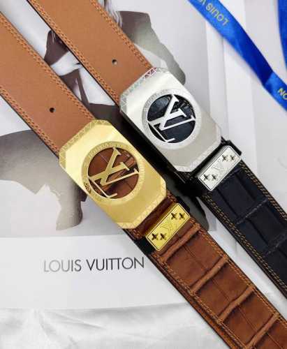 皮带：Lv..路易..威登顶级原单复刻. 腰带：百分百头层牛皮，保证真皮。雕花镂空设计24K纯钢扣.永不掉色进口原厂鳄鱼皮纹路.纯手工双线缝制工艺双面两用专柜同