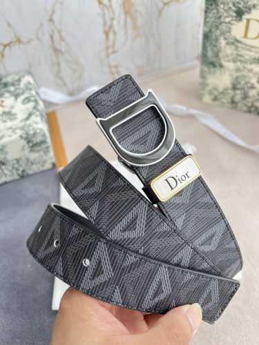 品名：迪奥. Dior.原单 腰带 皮带 型号：挂扣，原版经典双色挂扣，实物拍摄，头层牛皮 材料：百分百头层牛皮，保证真皮。双面可用专柜同等质量，原版经典新款花
