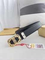 品名：巴宝莉.Burberry 腰带自动带 皮带 型号：自动扣，纯钢材质自动扣，自动带身，双面头层牛皮 材料：百分百头层牛皮，保证真皮。24K纯钢扣专柜同等质量
