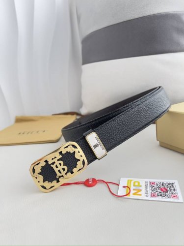 品名：巴宝莉.Burberry 腰带自动带 皮带 型号：自动扣，纯钢材质自动扣，自动带身，双面头层牛皮 材料：百分百头层牛皮，保证真皮。24K纯钢扣专柜同等质量