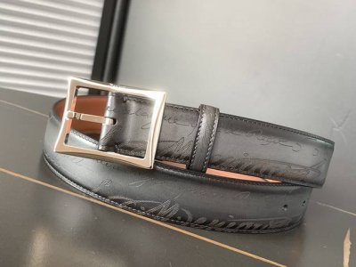 Berluti 布鲁提 新款上新 最新款男士腰带，高端质感感受，顶级擦色小牛皮质感极好，五金Logo立体分明，欧美风格走马蜡线手工缝制，色泽高端