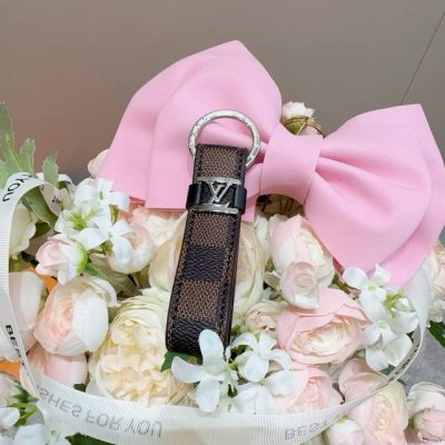 Louis Vuitton 官网款 Lv皮绳钥匙扣 挂饰 车钥匙挂件 Pu材质 原版Logo 确实精致 手感真的很赞