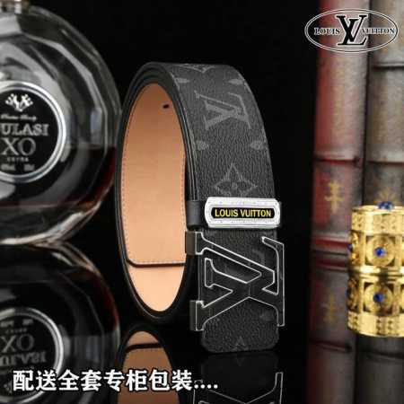 高端品质，实物拍摄 批￥ 配全套包装 品牌： Lv 海外原单 扣头材质：精品实心钢扣 带身材质正面：正版40Mm宽度采用双面进口原版皮腰带，真空电镀五金扣头实物 - 点击图像关闭