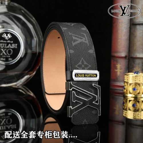 高端品质，实物拍摄 批￥ 配全套包装 品牌： Lv 海外原单 扣头材质：精品实心钢扣 带身材质正面：正版40Mm宽度采用双面进口原版皮腰带，真空电镀五金扣头实物