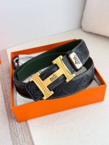 品名： 爱玛仕.Hermes腰带 皮带 原单 型号：挂扣，经典纯钢材质扣头，双面头层牛皮，图片实物拍摄 材料：双面头层牛皮，挂扣系列，纯钢材质扣头，镀钯电镀工艺