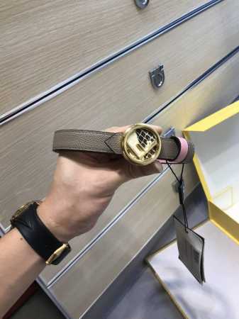 配送专柜包装 打孔针 特 宽20 Mm，原单进口双面头层牛皮，搭配原单钌钯电镀F钻扣，手感.油边近乎完美，原产掌纹皮料定制，双面可用，质感无可挑剔，出众的细节， - 点击图像关闭