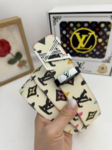 品名：Lv..路易..威登原单 材质：原单牛皮腰带 百分百头层牛皮腰带保证真皮，24K纯钢扣，专柜原单品质、做工精细，时尚大牌，送人自用首选包装： 请认准如图专