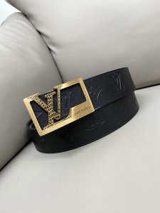 Lv 路易威登 4.0宽度 原单工厂P销售进口小牛皮制作 精致优雅高贵 细节设计风格展现 纯钢五金材料 细致处理纯手工定制 4D压印彰显个性十足