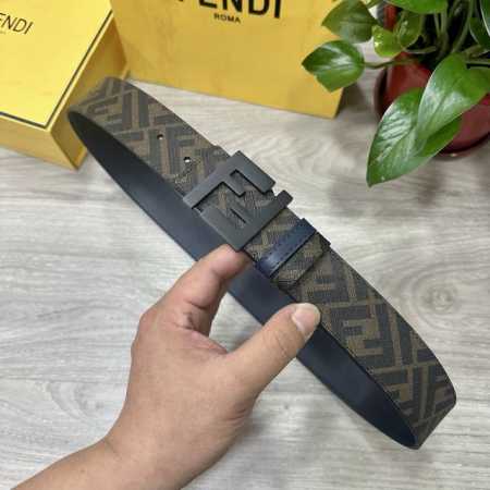 图片包装 Fendi 芬迪 专柜同款 宽4.0Cm 双环正反用腰带 Ff按钉搭扣 兰色Cuoio Romano皮革材质 反面面料带有烟草黄和黑色Ff图案 四方金 - 点击图像关闭