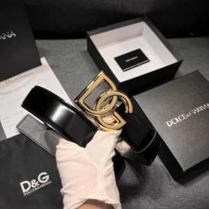 Dg。宽4.0Cm 杜嘉班纳 新款 女款 亮泽小牛皮腰带，简约配饰，缀以钯色电镀金属 Dg 徽标搭扣