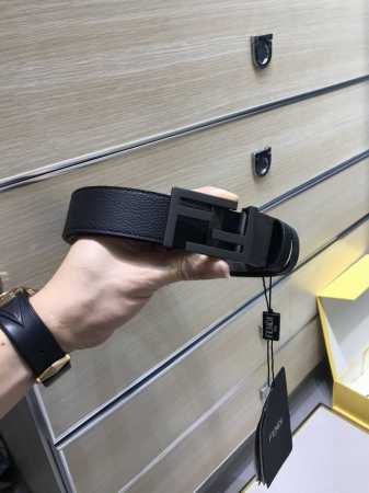 配送专柜包装 打孔针 特批新款 Fd 宽35 Mm 标志造型宽皮带，圆柱F钉扣式带扣，进口小牛皮搭配经典老花Ff 图案，支持Nfc 芯片 ，镀金表面金属制品，品 - 点击图像关闭