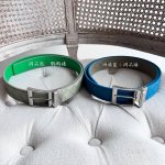 特 Bv 最新款男士编织腰带 双面用 纯手工Intreccio大格子编织 双面意大利小牛皮搭配复古银色可旋转针扣 正面有标识 宽度35Mm 颜色: 洞石色鹦鹉绿
