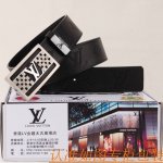 腰带皮带：Lv 路易威登原单牛皮皮带 男款皮带：材质百分百头层牛皮腰带保证真皮皮带，专柜原单品质、做工精细，时尚大牌，送人自用首选包装： 请认准如图专柜包装赠送