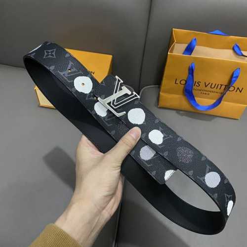 圖片包裝10 寬：40Mm 驢家Ss新品 Nxykivinitiales 來自路易威登X草間彌生合作系 列，展現手繪效果波點印花的藝術精髓。Monogram E