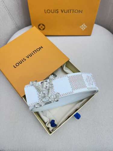 品牌：Lv、、路易、、威登！ 原单：特 皮带腰带：单面使用专柜质量、头层牛皮、24K纯钢扣、送人自用首选、保证真皮 包装：请认准图片专柜包装、送打孔器 全套包装