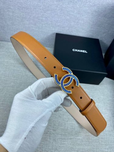 宽度3.0Cm Chanel 香奈儿女士腰带皮带新款柔软的内衬进口小牛皮搭配精品镶钻钢扣金 银色扣。