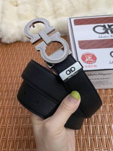 品名：菲拉格幕 原单皮带 材质：原单牛皮腰带 百分百头层牛皮腰带保证真皮，24K纯钢扣，专柜原单品质、做工精细，时尚大牌，送人自用首选 包装： 请认准如图专柜包