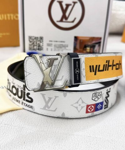皮带：Lv..路易..顶级原单复刻. 腰带：百分百头层牛皮，保证真皮。不规则雕花24K纯钢扣涂鸦彩绘图案艺术双面可用专柜同等质量， 送人自用首选 包装： 请认准