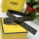 特 Fendi芬迪专柜同款 宽4.0Cm 双环正反用腰带 Ff按钉搭扣 黑色Cuoio Romano皮革材质 反面面料带有烟草黄和黑色Ff图案 四方金属饰面 时