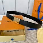 特 寬度：35Mm Lv S-Lock系列 宽度3.5Cm 精致的字母板搭扣 搭配品牌專用小牛皮压横纹标识 双面用
