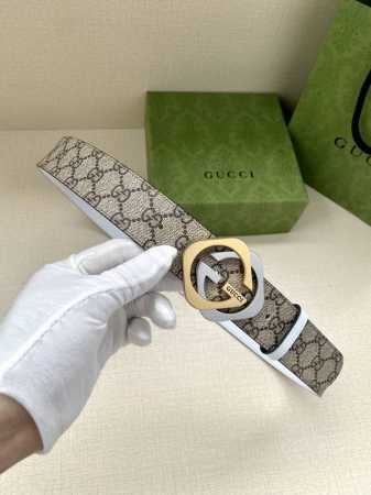 宽度4.0 Cm Gucci Gg Marmont系列每一季都会推陈出新，为灵感源于70年代的标志性Gg配件注入现代精髓。这款Gg Supreme帆布腰带反面采 - 点击图像关闭