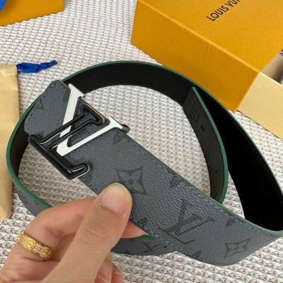特P160 寬度：40Mm 進口面料襯托原廠小牛皮底 飾有高級彩色邊緣視覺效果 搭扣與皮帶相呼應締造獨特造型 雙面用