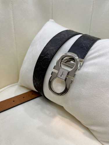 Ferragamo菲拉格慕男士专柜对版金属扣，头层牛皮双面外用腰带，商务通勤休闲场合均适合佩戴。3.5Cm