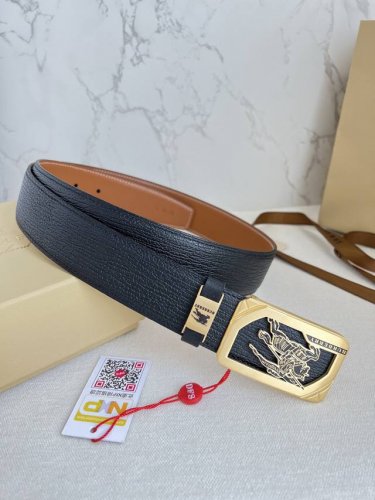 品名：巴宝莉.Burberry腰带 皮带 原单 型号：挂扣，经典纯钢材质挂扣，实物拍摄，头层牛皮 材料：百分百头层牛皮，保证真皮。双面可用专柜同等质量，经典双面