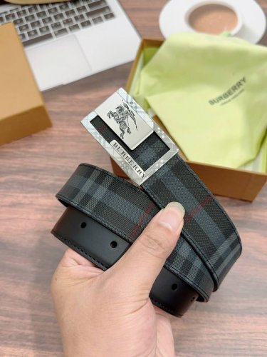 特 巴宝莉：原厂皮料 尺寸3.5Cm五金进口炉内电镀，411425