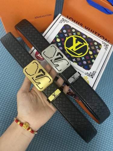 男款腰带：Lv 路易威登原单牛皮腰带· 男款皮带：材质百分百头层牛皮腰带保证真皮皮带，专柜原单品质、做工精细，时尚大牌，送人自用首选包装： 请认准如图专