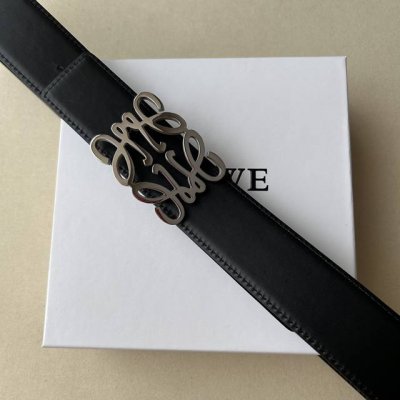 罗意威 尺寸:带宽40Mm 正品尺寸 五金材质:专柜精品扣，真空电镀，工艺精细 带身材质:天然头层牛皮，质感十足，手感柔软。时尚个性，经典百搭！可自行选择搭配！